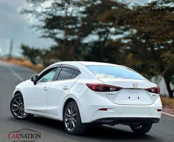 Mazda axela 1
